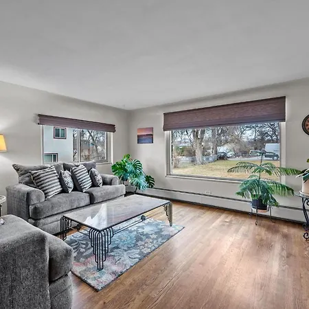 180 S Hoyt Villa
